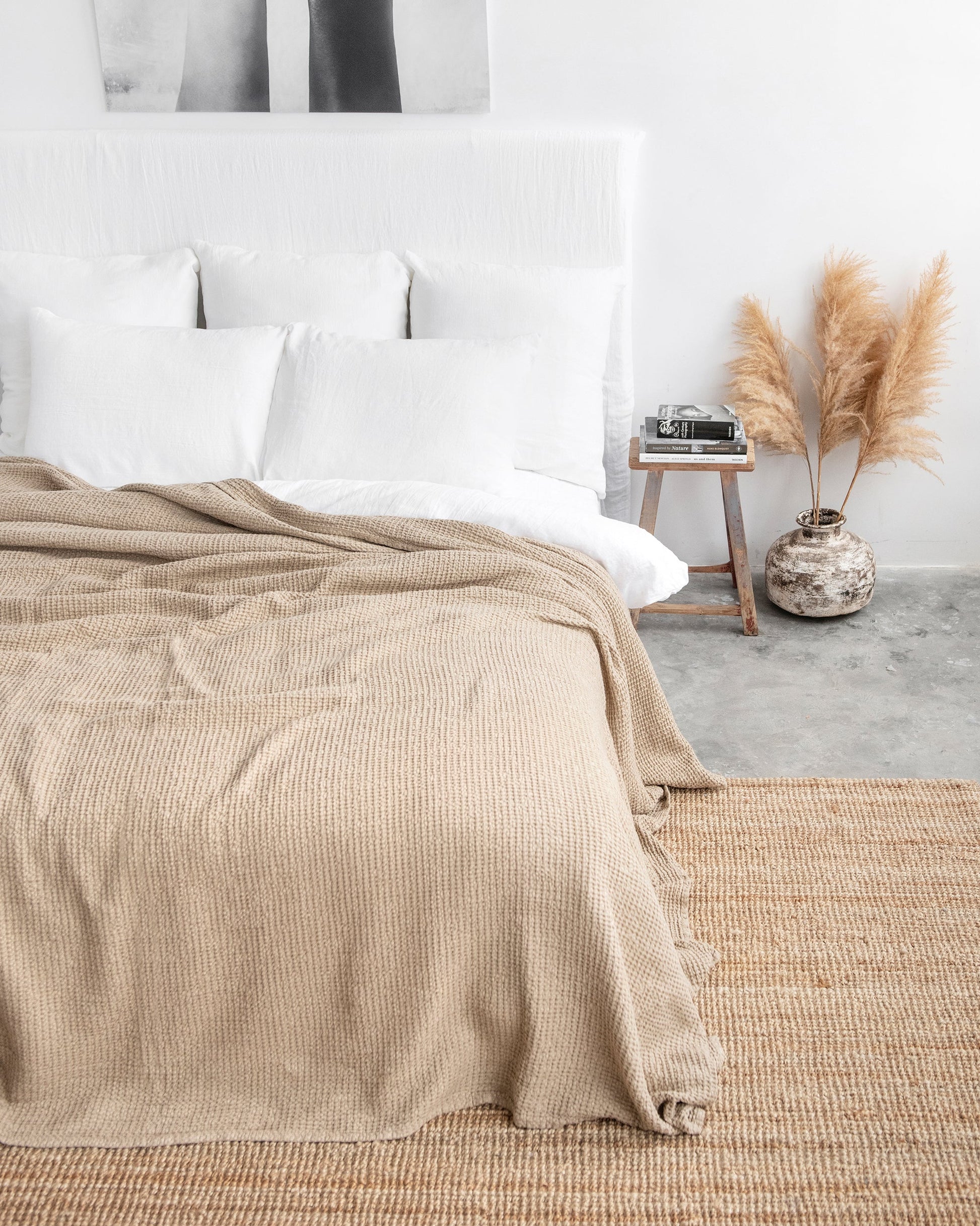https://cdn.shopify.com/s/files/1/0640/8454/1699/products/beige-linen-waffle-blanket-3.jpg?v=1680277406