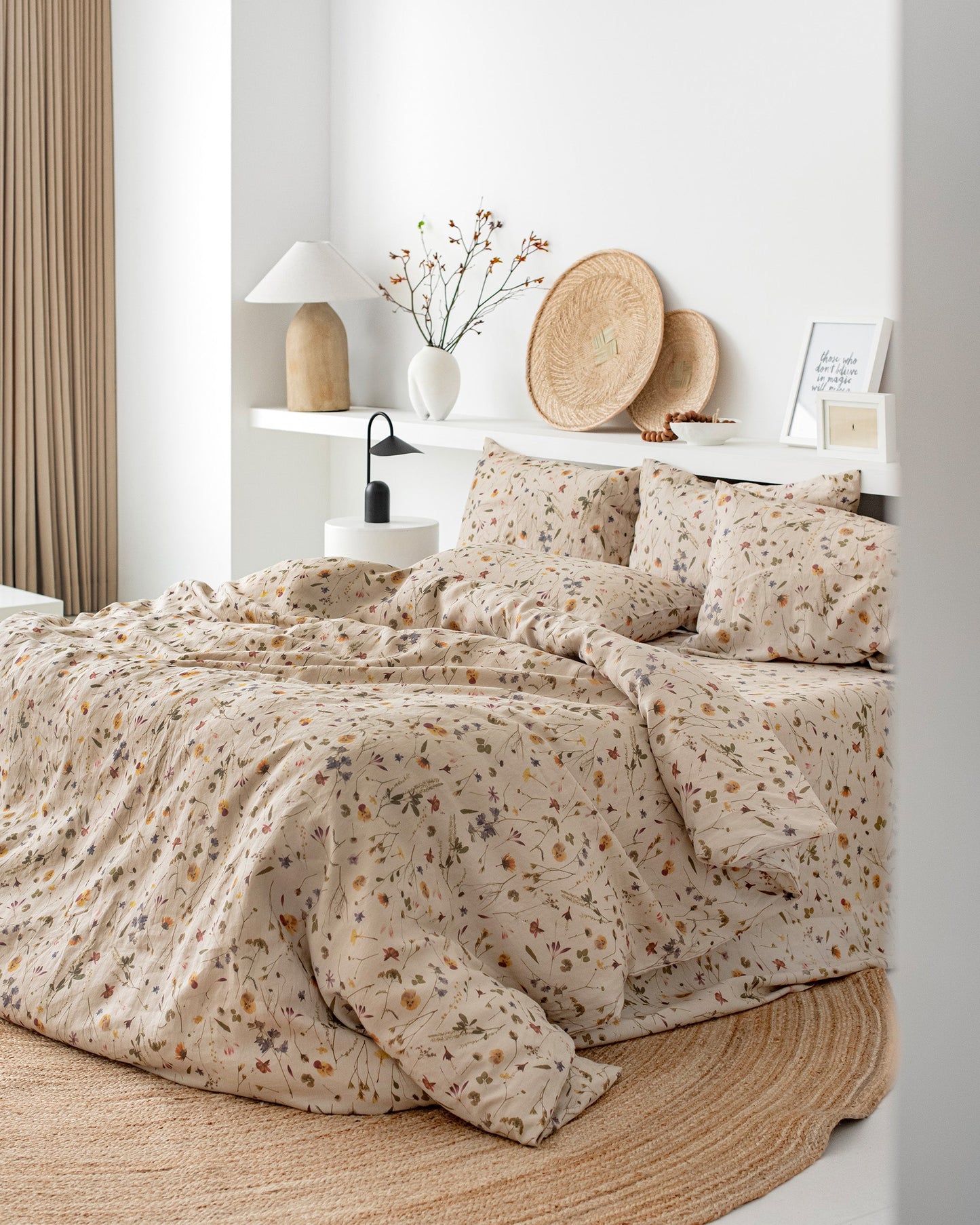 https://cdn.shopify.com/s/files/1/0640/8454/1699/files/botanical-print-linen-bedding-set-1.jpg?v=1744617011