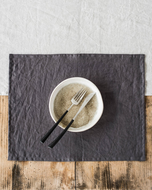 https://cdn.shopify.com/s/files/1/0640/8454/1699/products/charcoal-gray-linen-placemat-1.jpg?v=1660893143