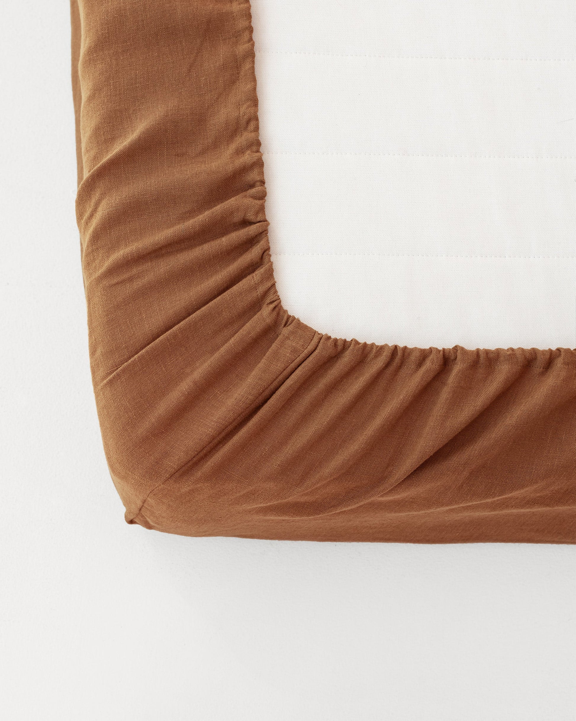 https://cdn.shopify.com/s/files/1/0640/8454/1699/products/cinnamon-linen-fitted-sheet-close.jpg?v=1675935036