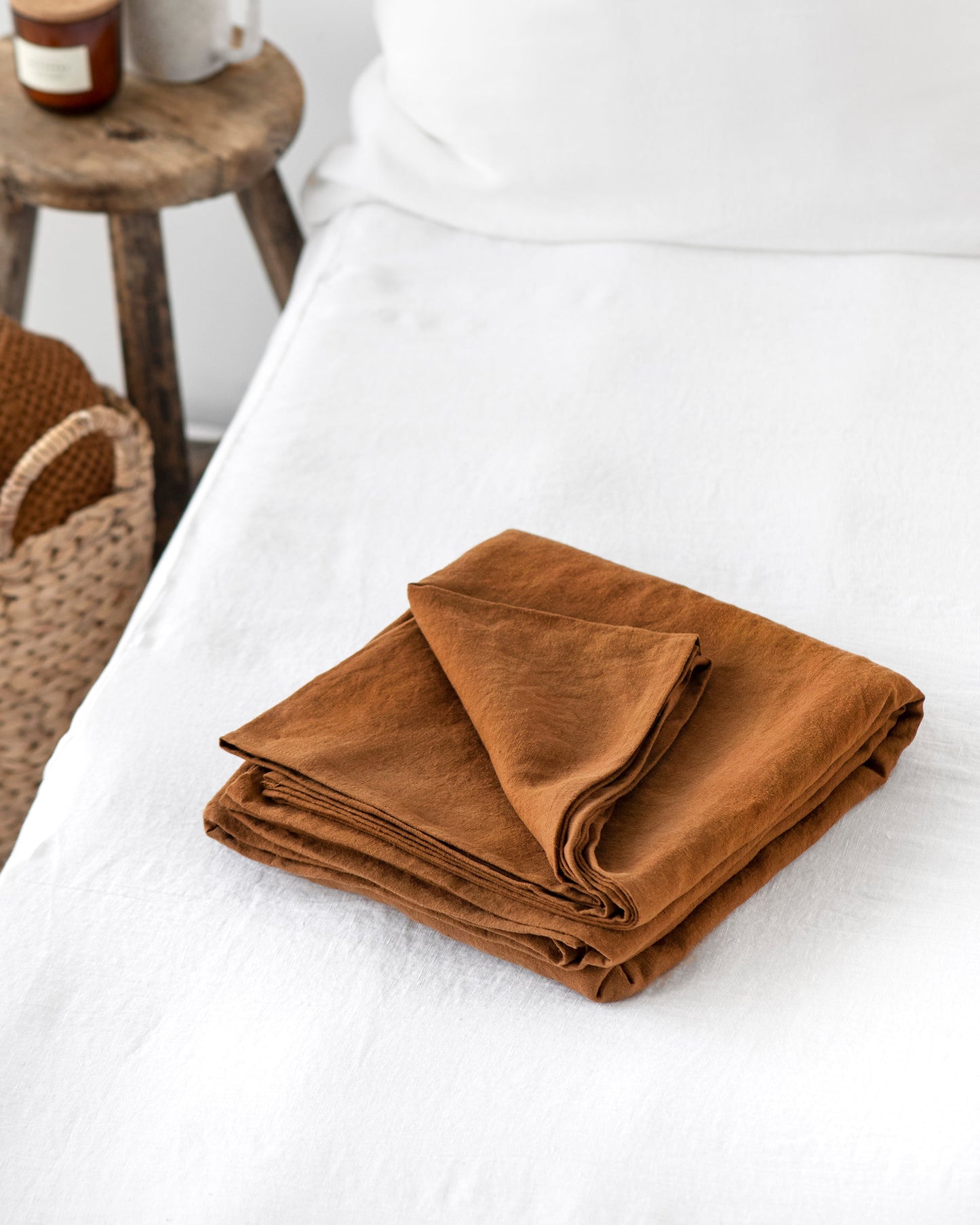 https://cdn.shopify.com/s/files/1/0640/8454/1699/products/cinnamon-linen-flat-sheet-1.jpg?v=1660215715