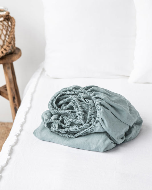 https://cdn.shopify.com/s/files/1/0640/8454/1699/products/dusty-blue-linen-fitted-sheet-1.jpg?v=1660216012