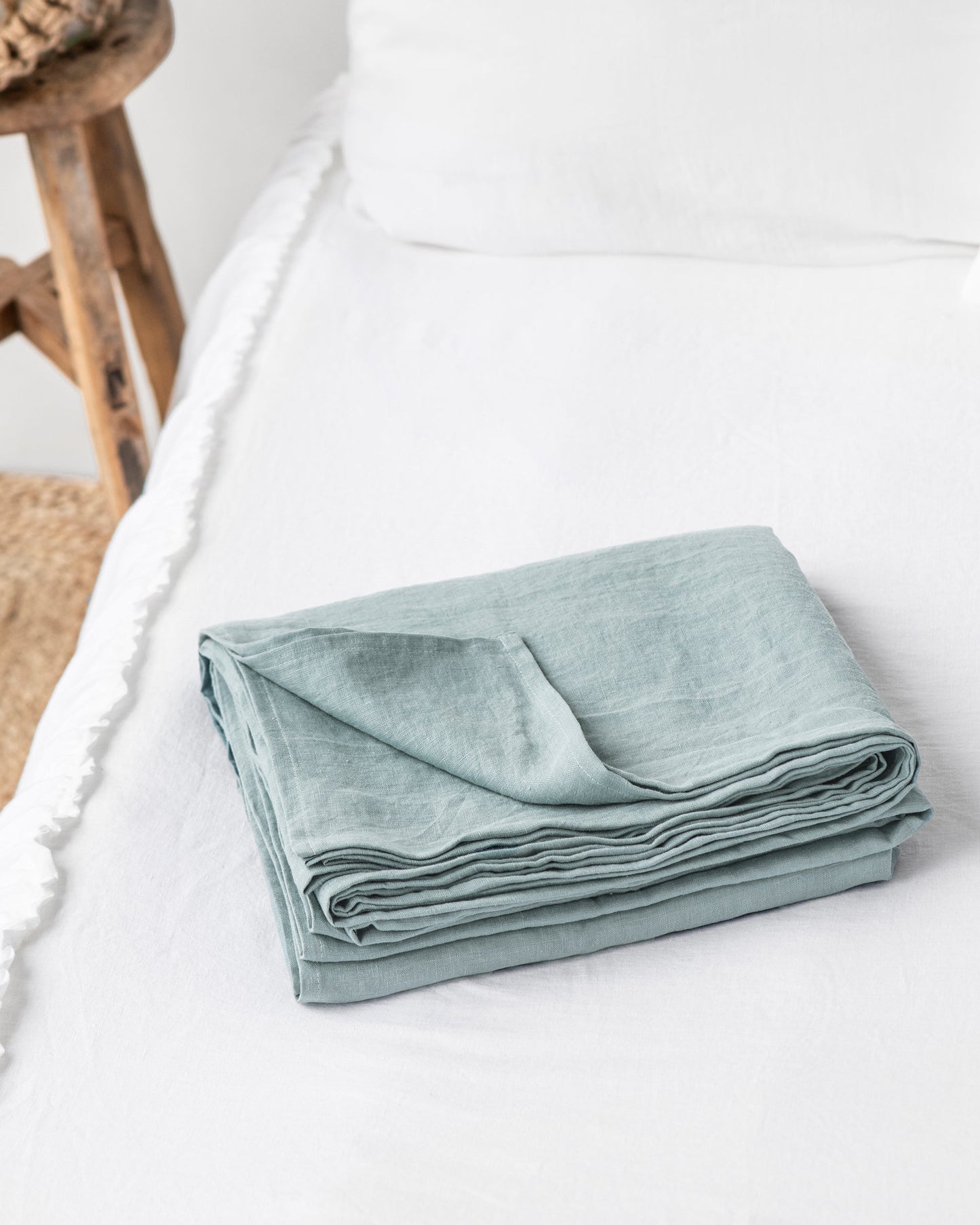 https://cdn.shopify.com/s/files/1/0640/8454/1699/products/dusty-blue-linen-flat-sheet-1.jpg?v=1660216024