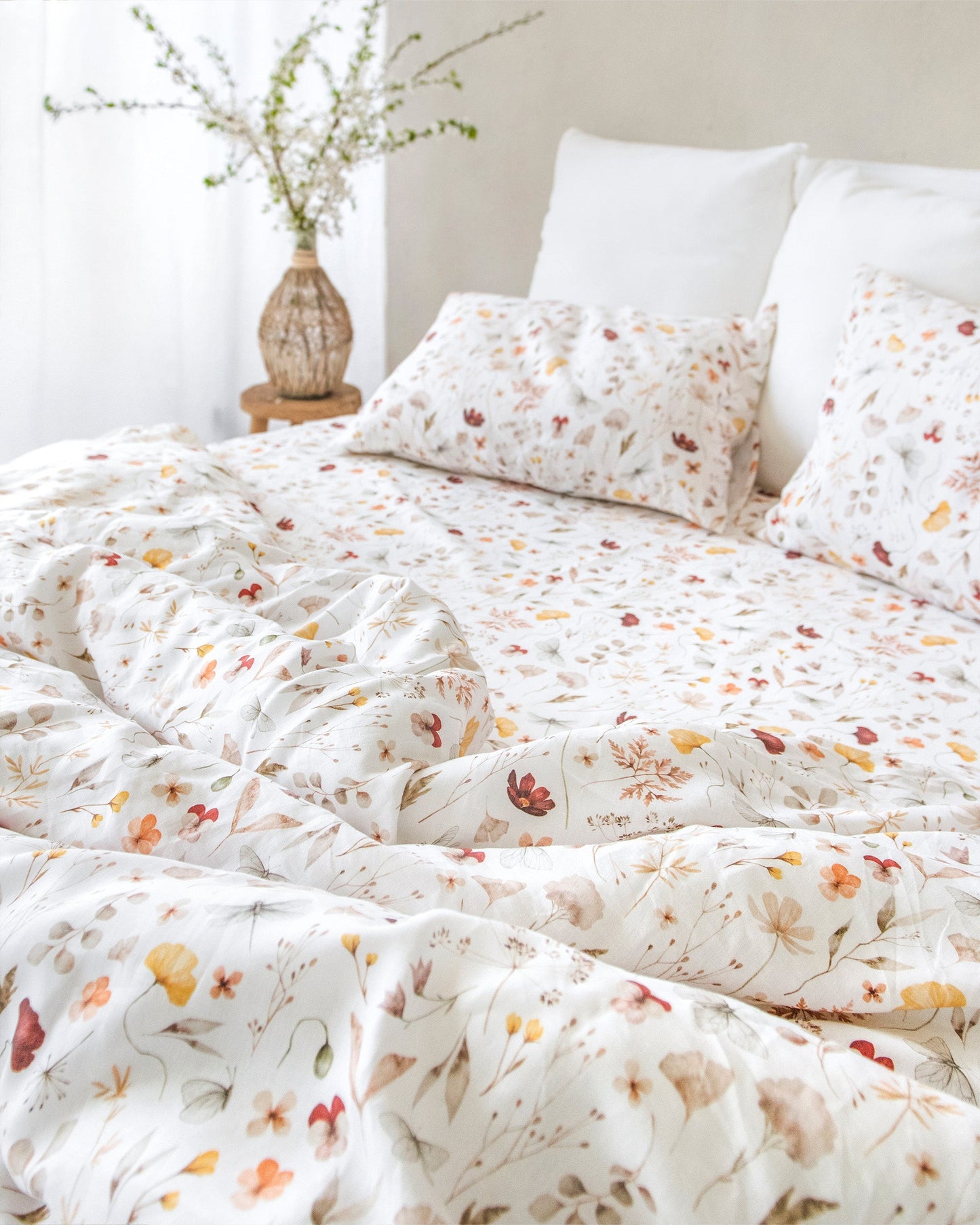 https://cdn.shopify.com/s/files/1/0640/8454/1699/files/duvet-cover-set-meadow-print-9_24d779fd-95c0-420d-a750-e68a8135efa5.jpg?v=1719849706
