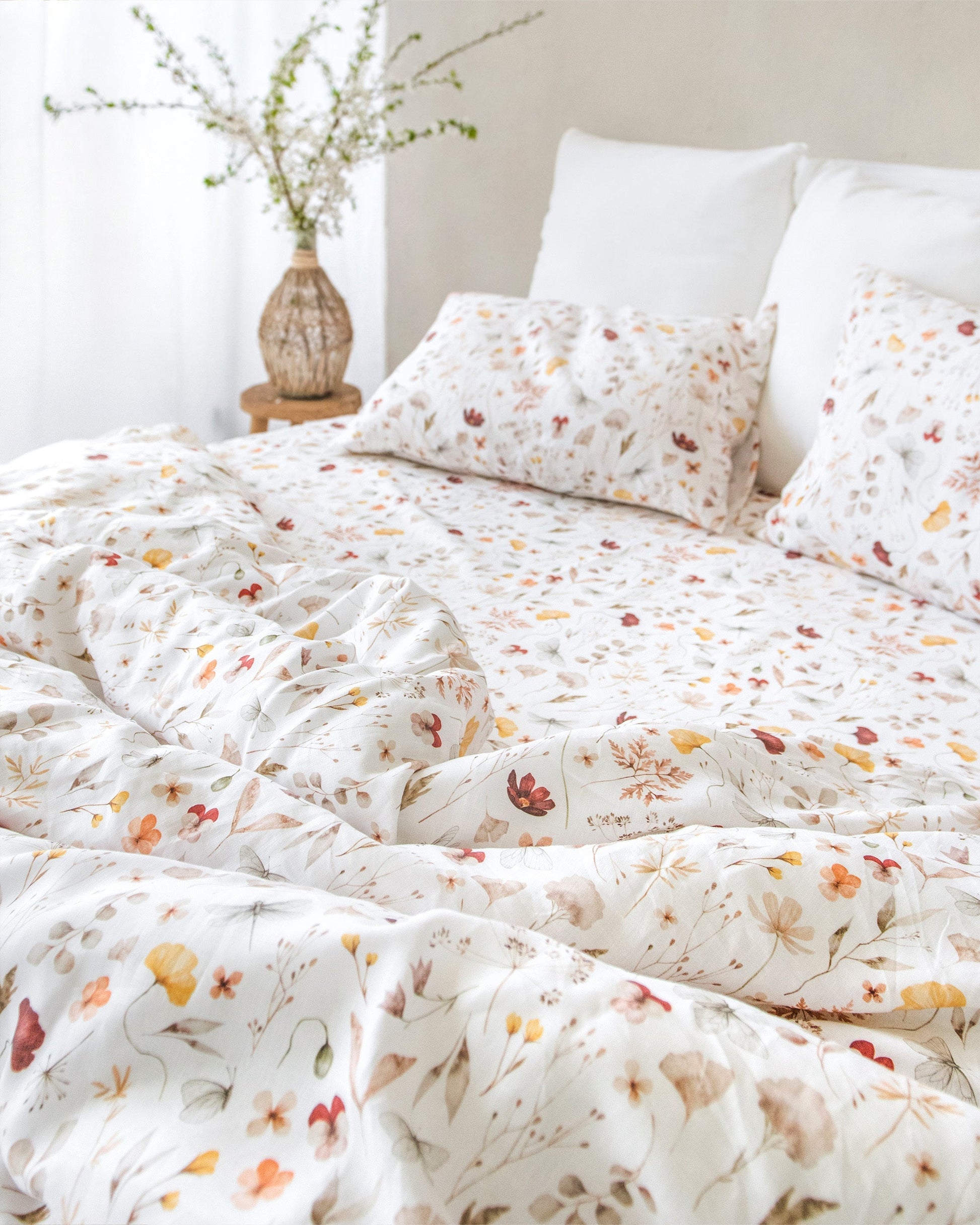 https://cdn.shopify.com/s/files/1/0640/8454/1699/files/duvet-cover-set-meadow-print-9_24d779fd-95c0-420d-a750-e68a8135efa5.jpg?v=1719849706