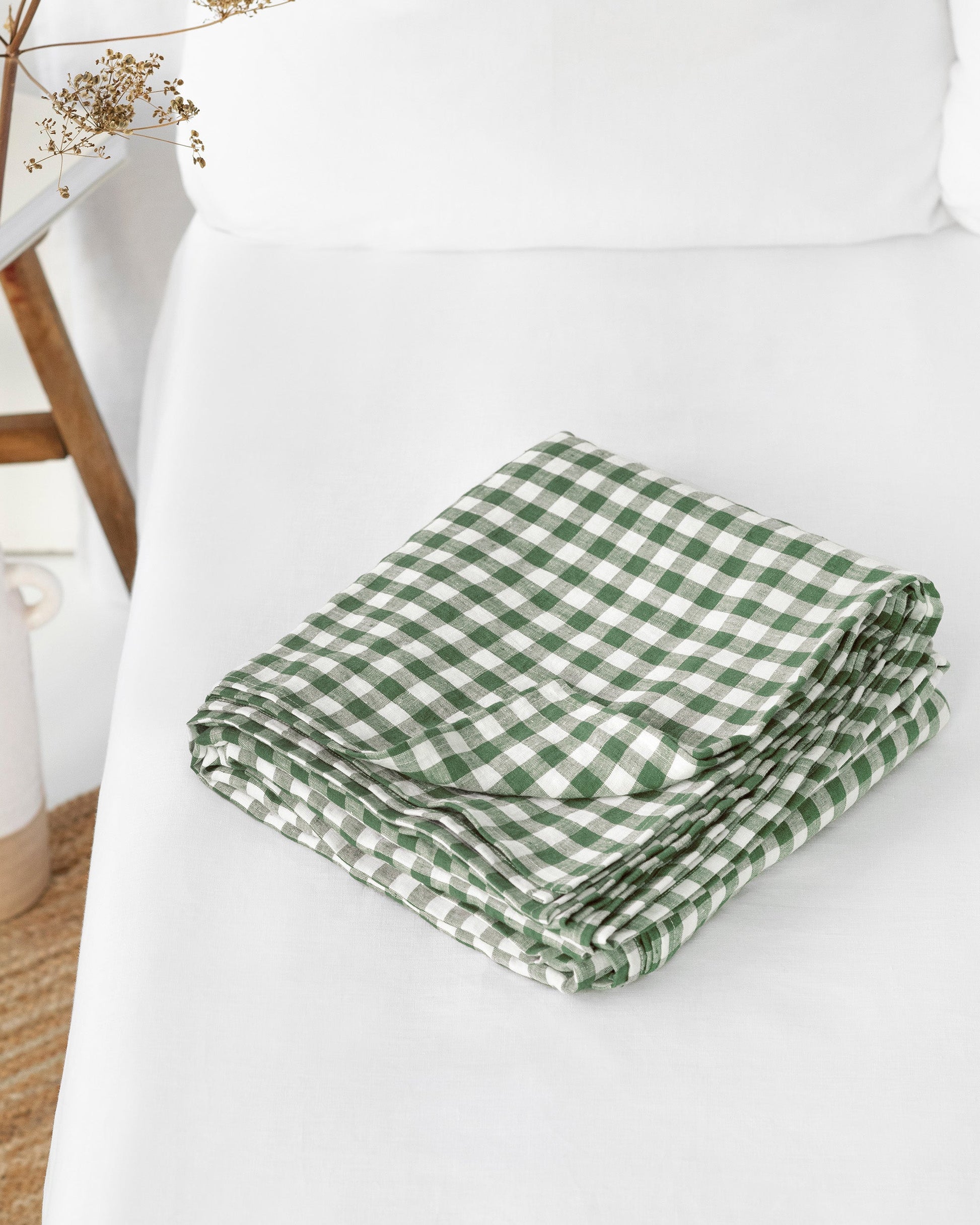 https://cdn.shopify.com/s/files/1/0640/8454/1699/files/forest-green-gingham-flat-sheet_1.jpg?v=1707386313