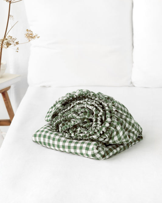 https://cdn.shopify.com/s/files/1/0640/8454/1699/files/forest-green-gingham-linen-fitted-sheet_956f54d1-bb2c-4032-bffc-abf14dee2c5b.jpg?v=1707385459