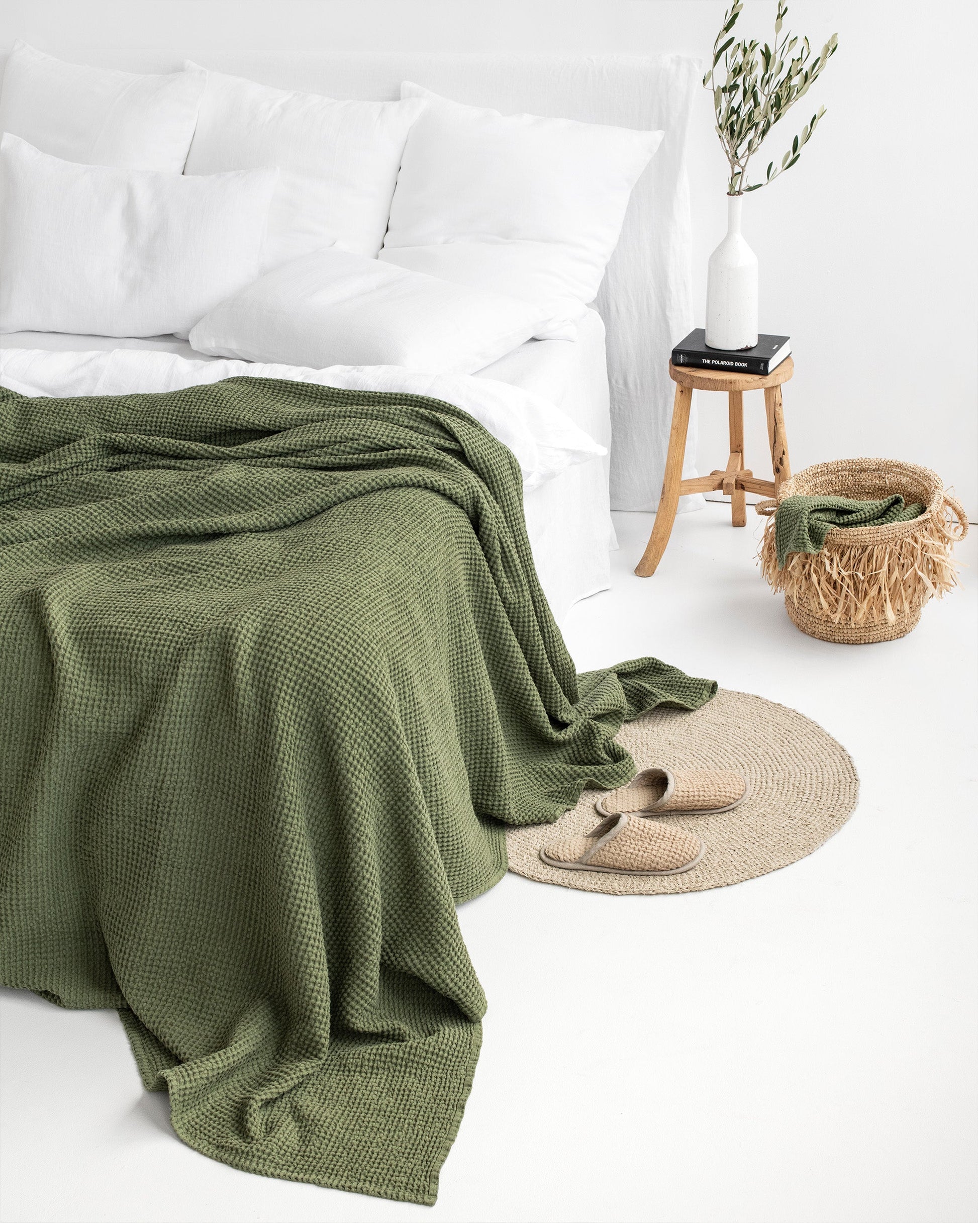 https://cdn.shopify.com/s/files/1/0640/8454/1699/products/forest-green-waffle-blanket-2.jpg?v=1761130826