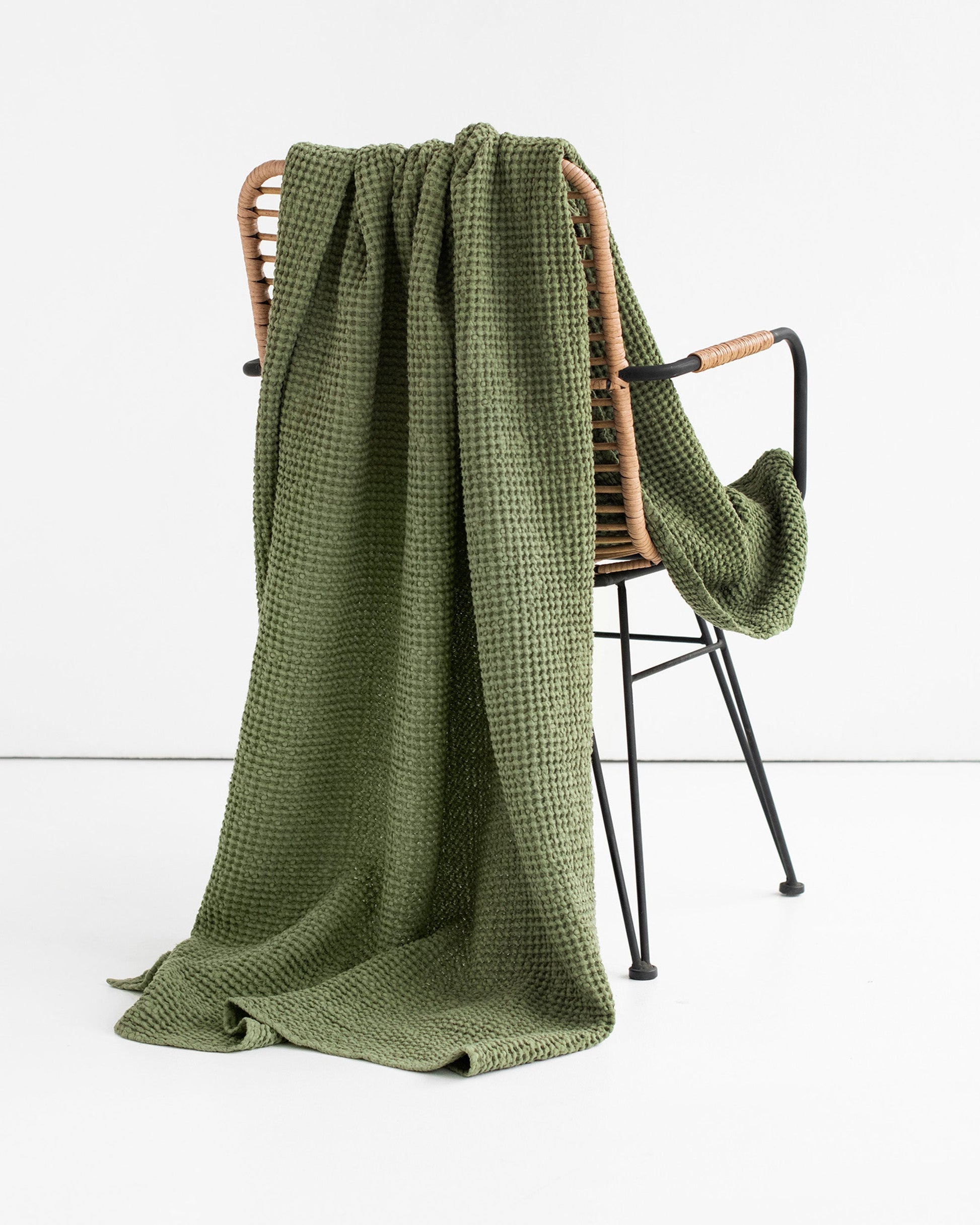 https://cdn.shopify.com/s/files/1/0640/8454/1699/files/forest-green-waffle-throw.jpg?v=1729150836