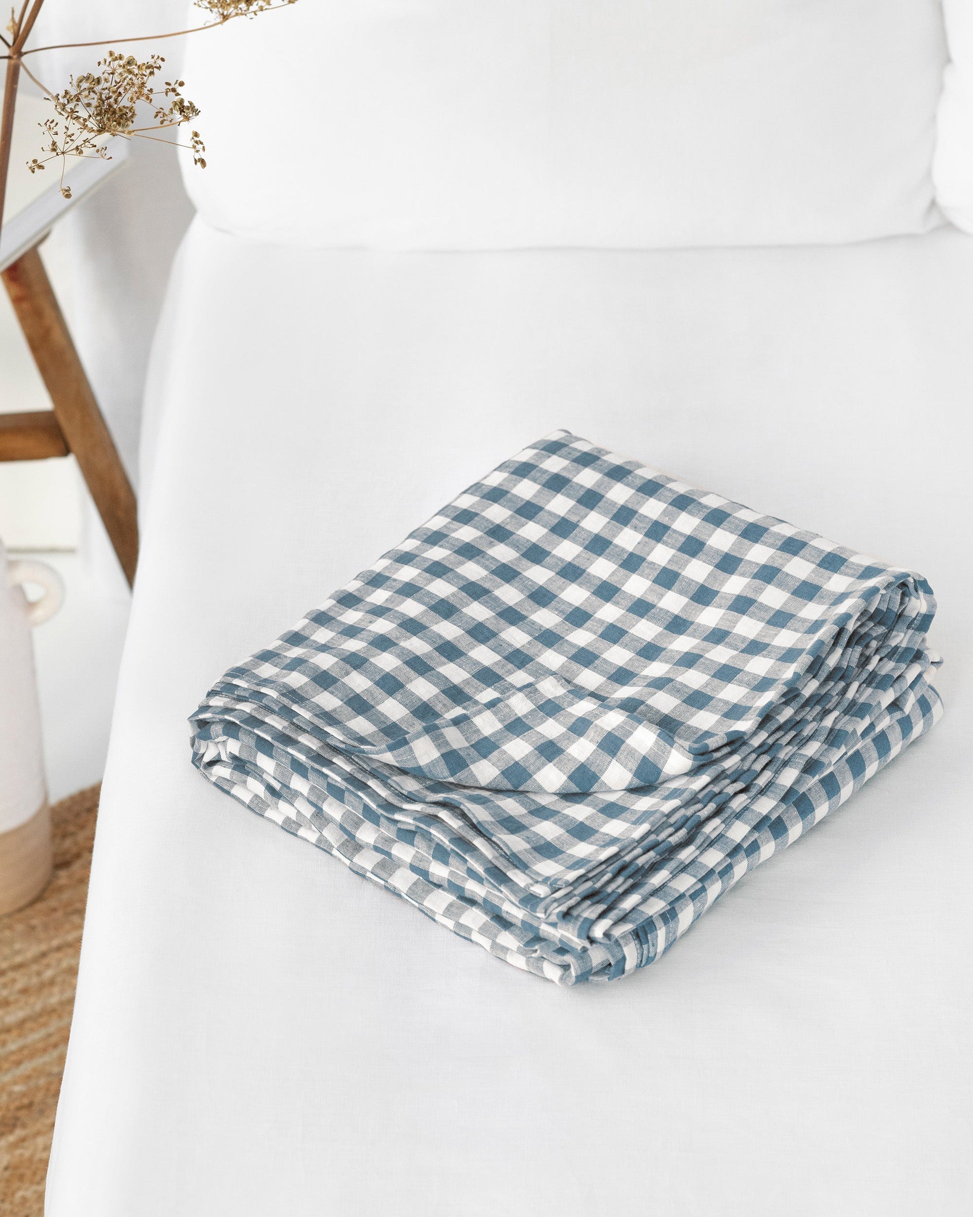 https://cdn.shopify.com/s/files/1/0640/8454/1699/files/gray-blue-gingham-linen-flat-sheet_e50b3931-5f7a-4fd6-a5a7-840d51830300.jpg?v=1754487048