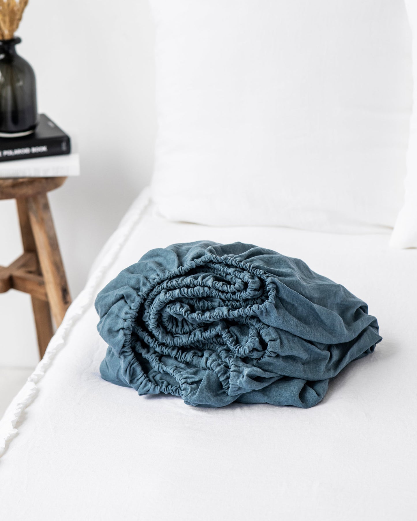 https://cdn.shopify.com/s/files/1/0640/8454/1699/products/gray-blue-linen-fitted-sheet-1.jpg?v=1660216137