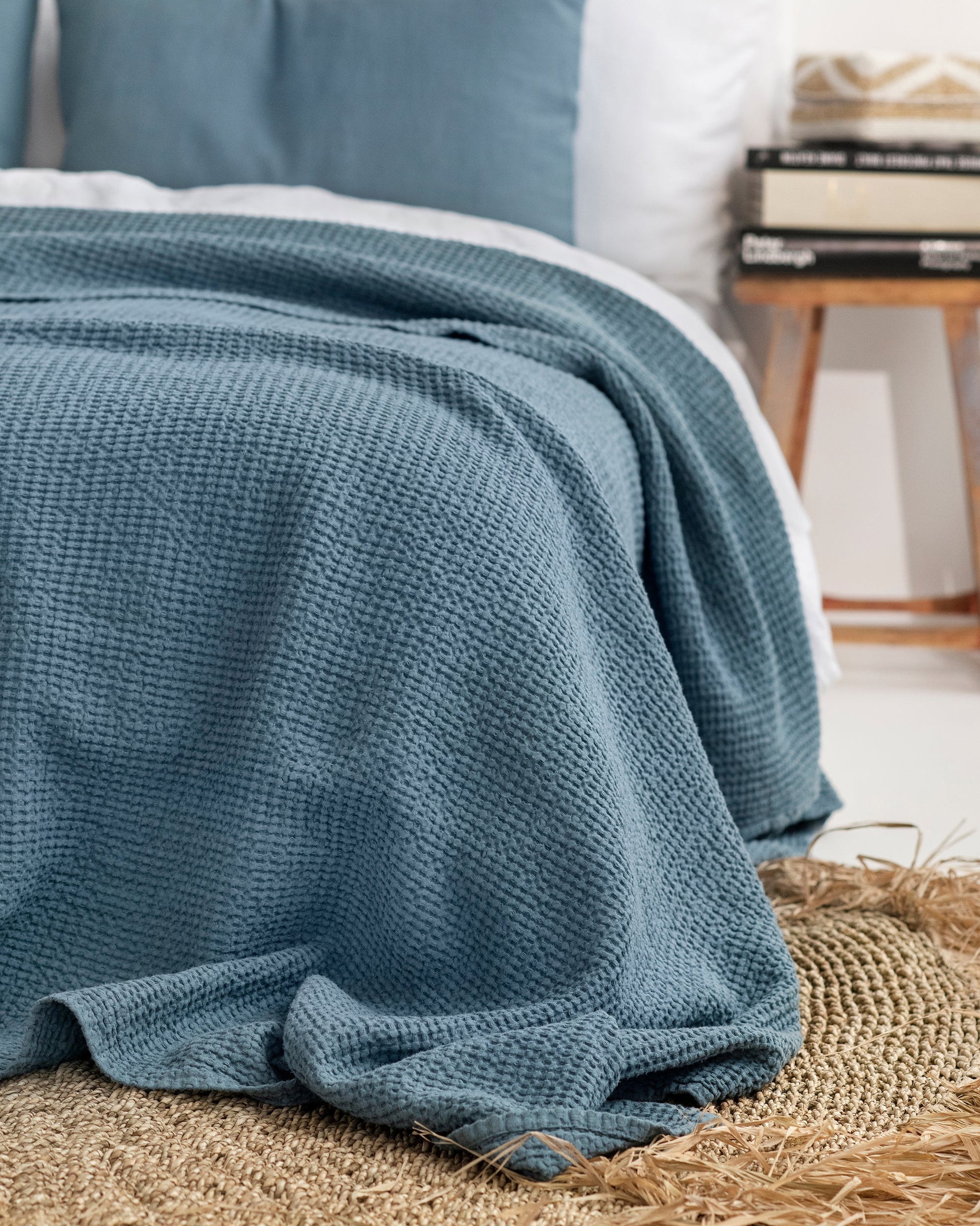 https://cdn.shopify.com/s/files/1/0640/8454/1699/products/gray-blue-linen-waffle-blanket-3.jpg?v=1761130812