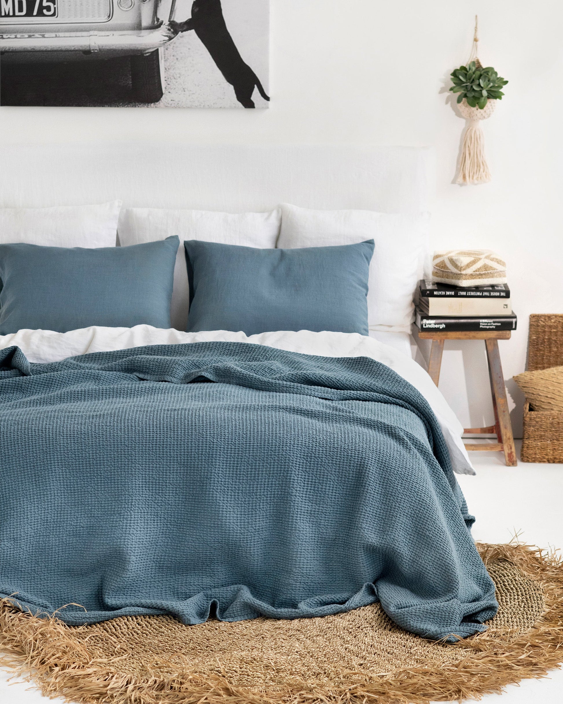 https://cdn.shopify.com/s/files/1/0640/8454/1699/products/gray-blue-waffle-blanket-011.jpg?v=1680272911