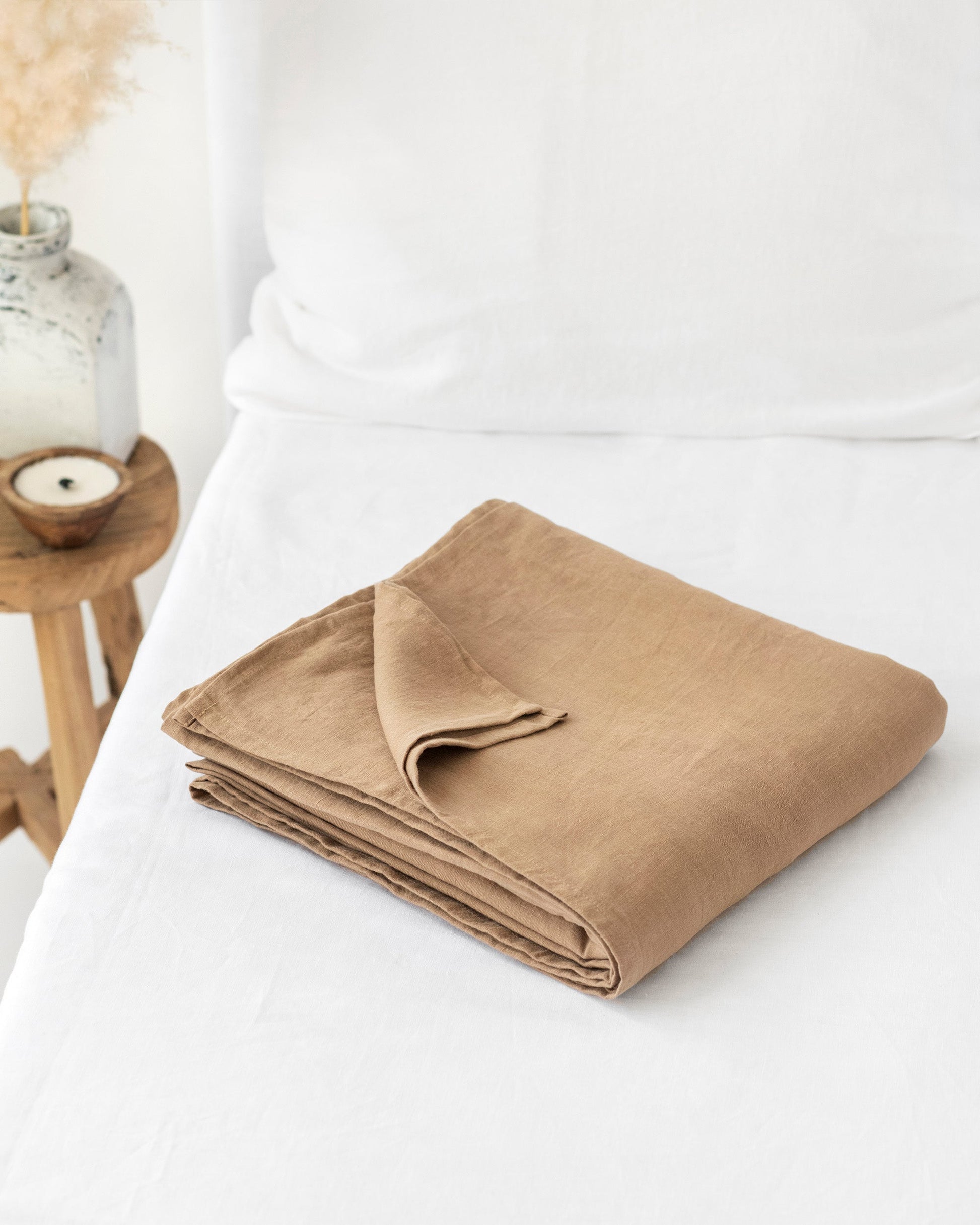 https://cdn.shopify.com/s/files/1/0640/8454/1699/files/latte-linen-flat-sheet.jpg?v=1694066904