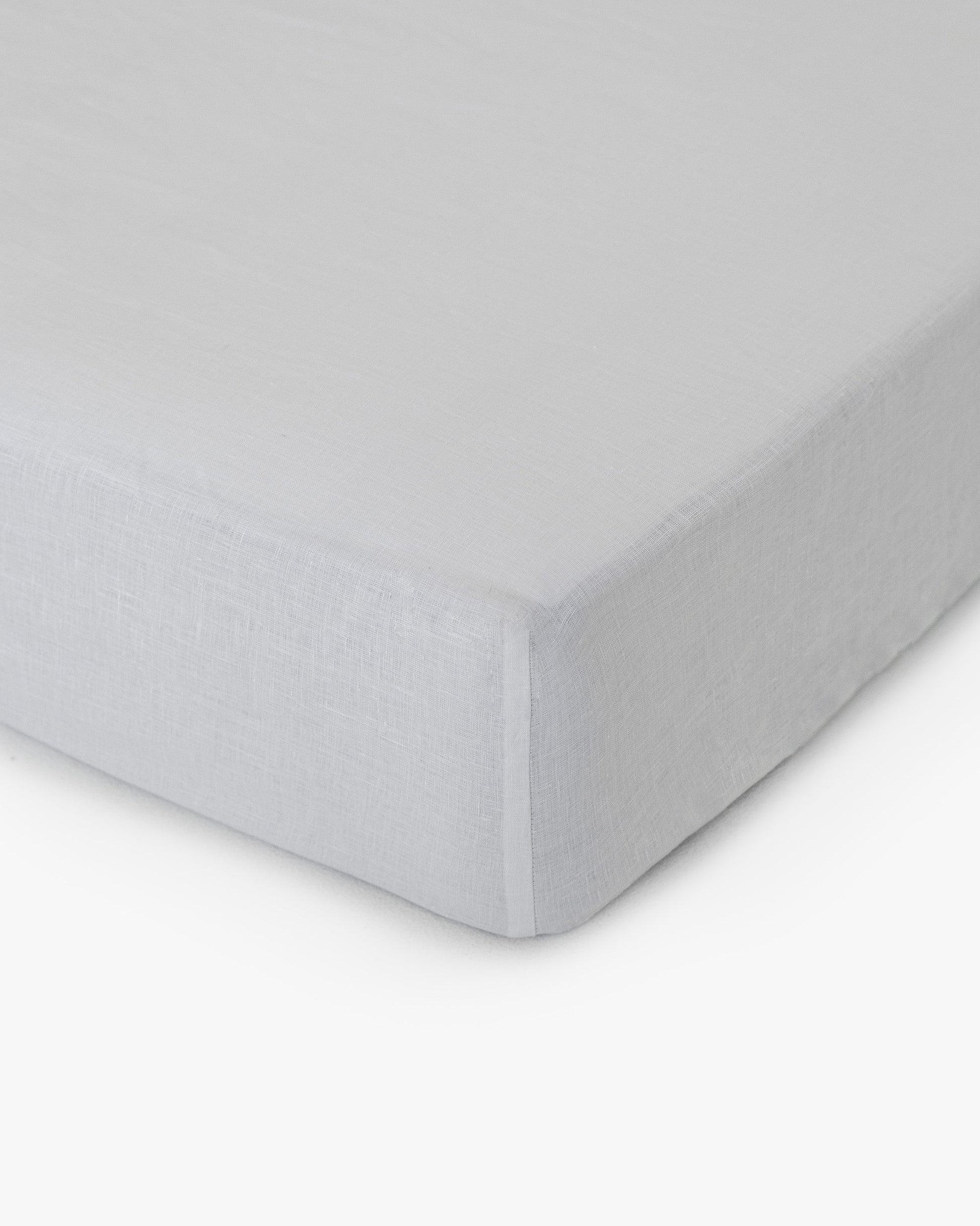 https://cdn.shopify.com/s/files/1/0640/8454/1699/files/light-gray-fitted-sheet-1.jpg?v=1697008944