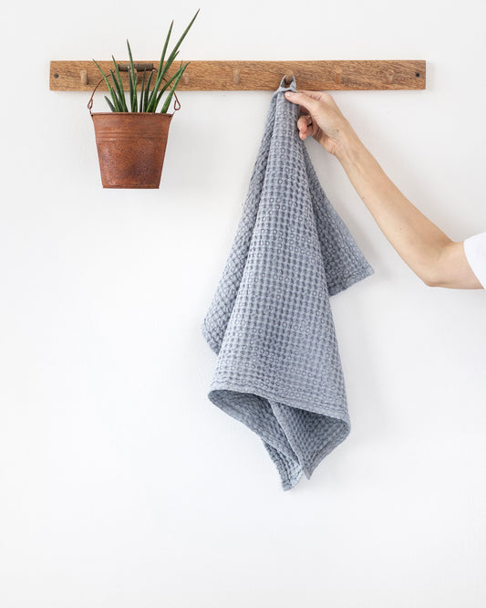 https://cdn.shopify.com/s/files/1/0640/8454/1699/files/light-gray-waffle-kitchen-towel.jpg?v=1766410943