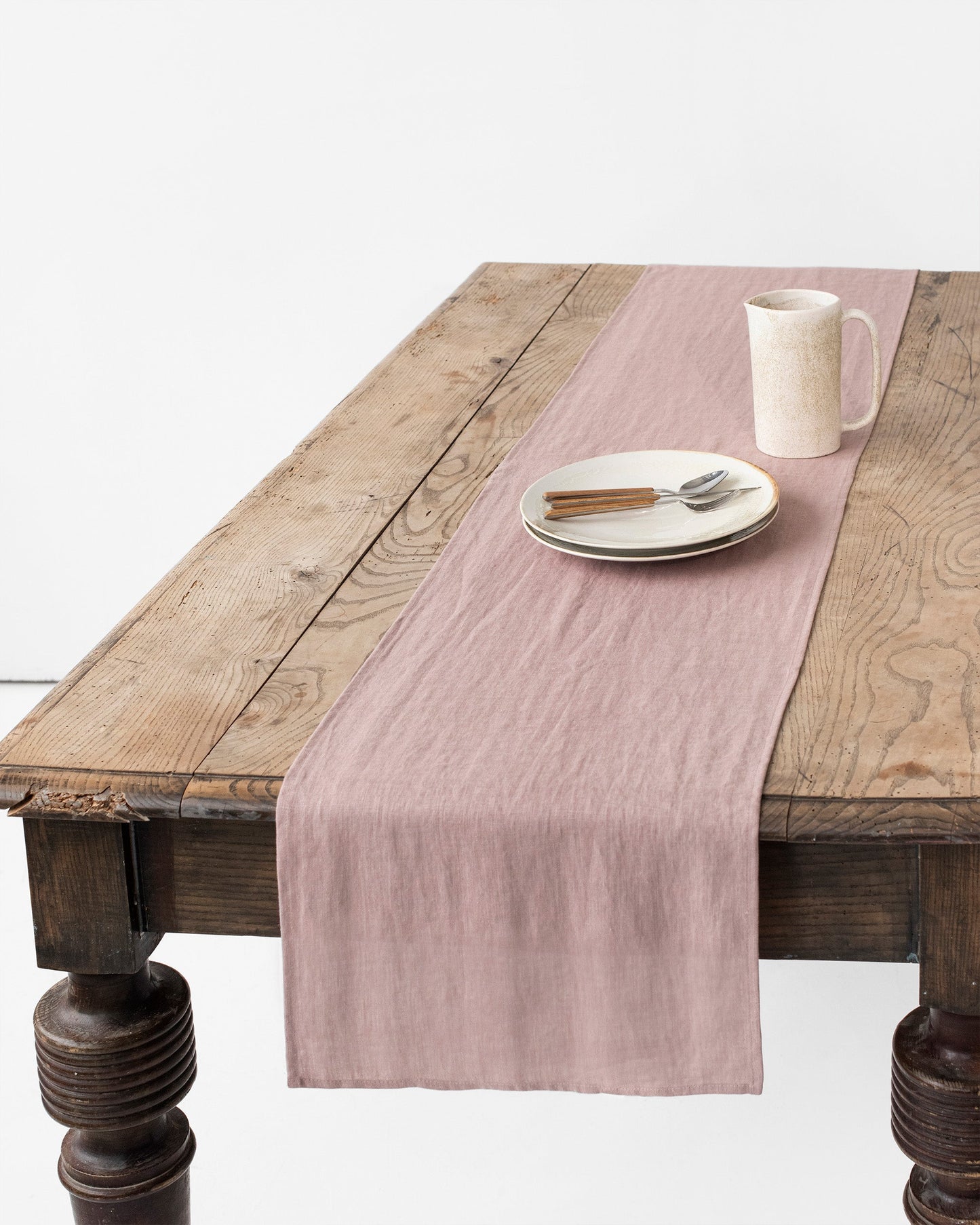https://cdn.shopify.com/s/files/1/0640/8454/1699/products/linen-table-runner-woodrose.jpg?v=1674739208