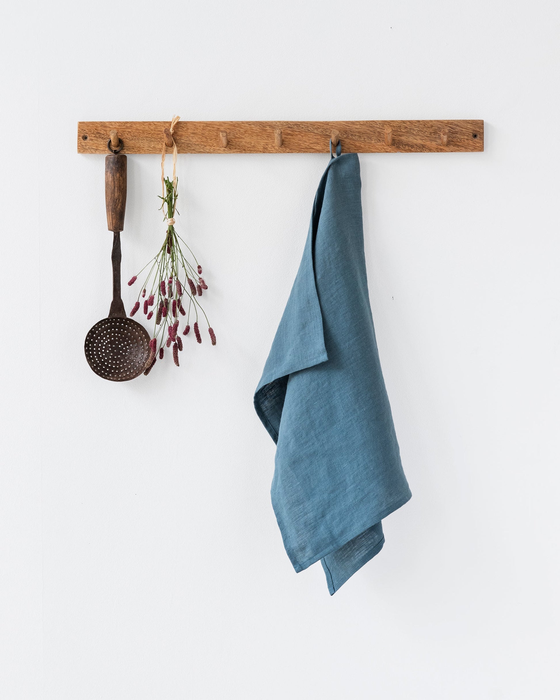 https://cdn.shopify.com/s/files/1/0640/8454/1699/products/linen-tea-towel-8.jpg?v=1674651490