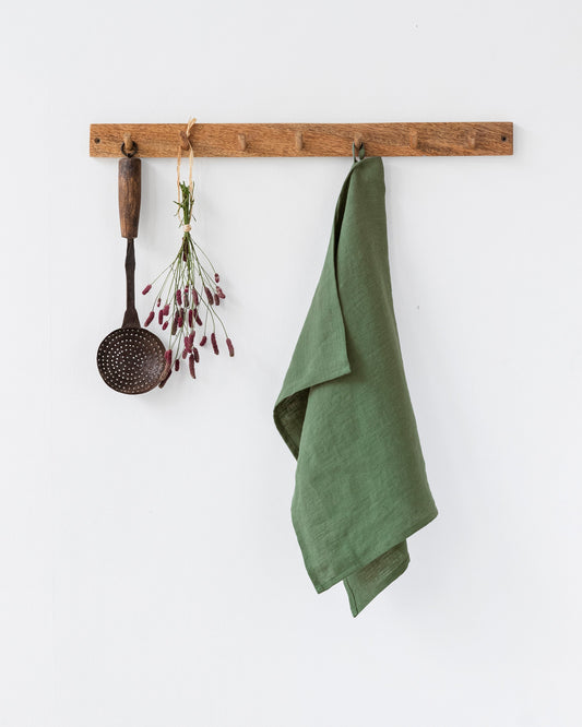 https://cdn.shopify.com/s/files/1/0640/8454/1699/files/linen-tea-towel-in-forest-green.jpg?v=1745907170