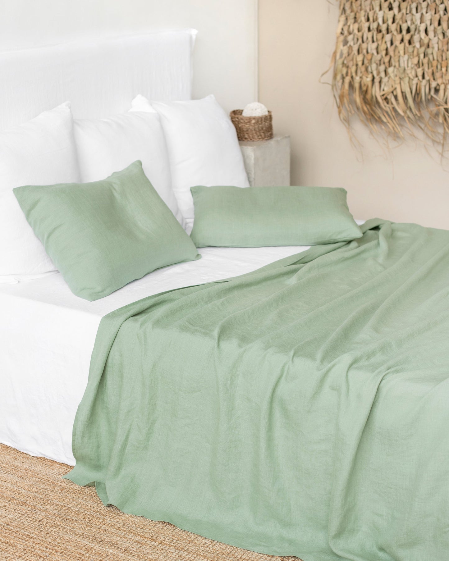 https://cdn.shopify.com/s/files/1/0640/8454/1699/products/matcha-green-linen-flat-sheet-2.jpg?v=1660217296