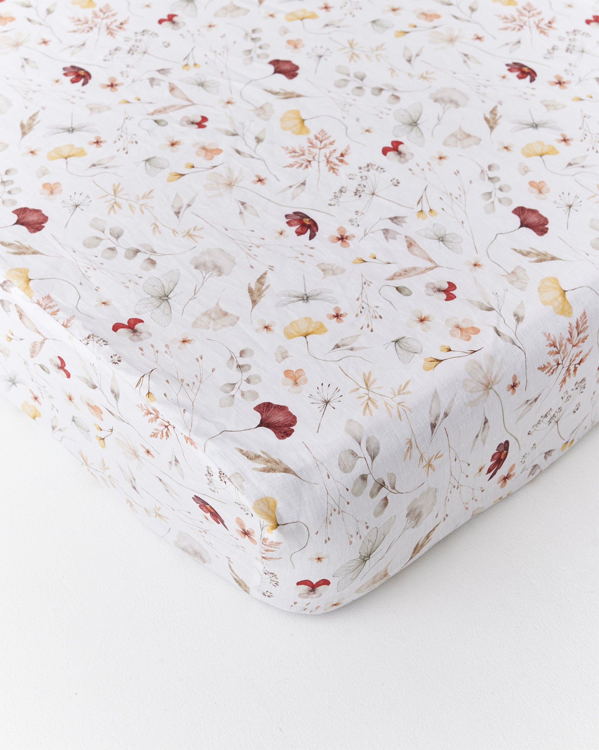 https://cdn.shopify.com/s/files/1/0640/8454/1699/files/meadow-print-linen-fitted-sheet-1.jpg?v=1758194152