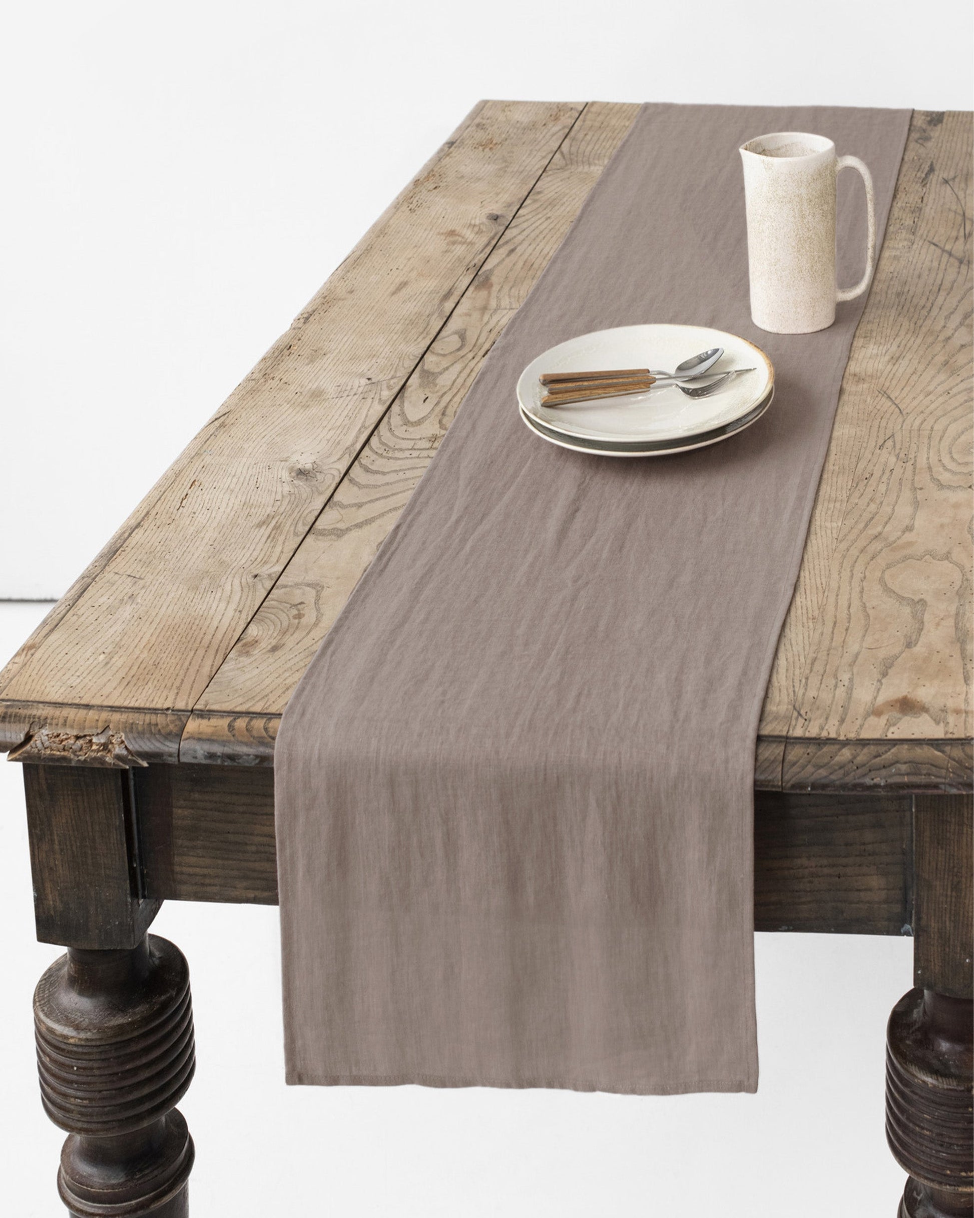 https://cdn.shopify.com/s/files/1/0640/8454/1699/files/mocha-linen-table-runner-1.jpg?v=1758004407