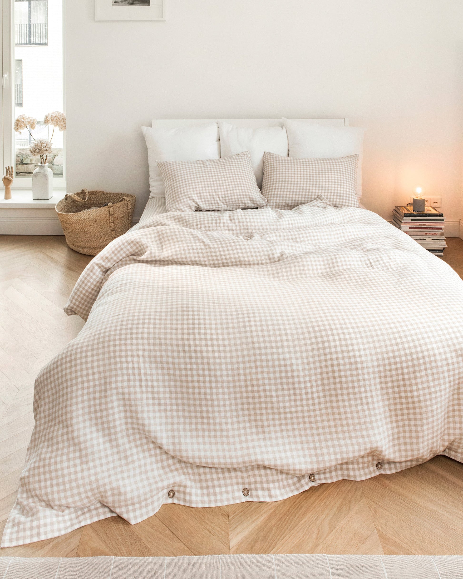 https://cdn.shopify.com/s/files/1/0640/8454/1699/products/natural-gingham-duvet-cover-set-pillowcase-flat-sheet-3_e092af05-af89-4a5c-9b78-3a4d952b74c9.jpg?v=1680271695