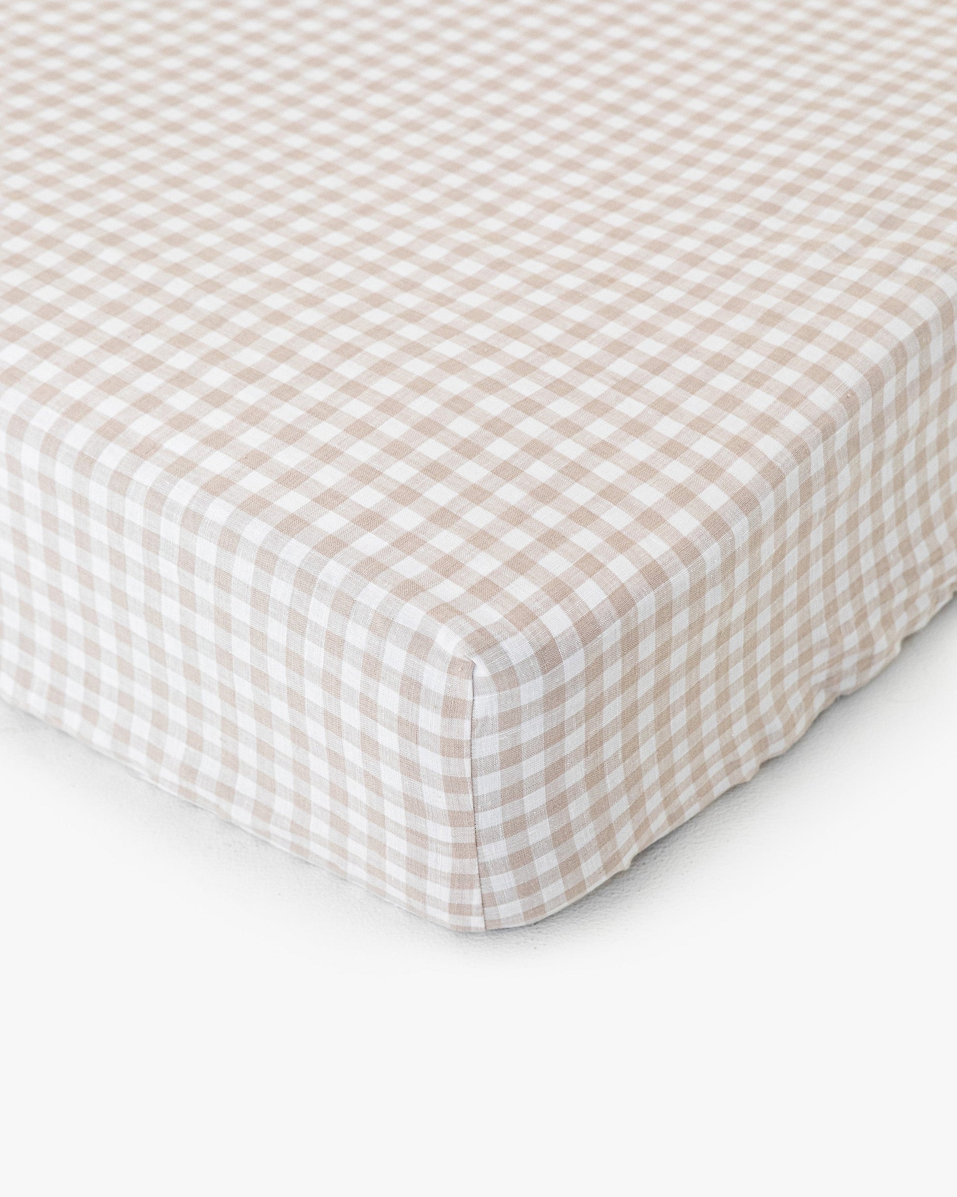 https://cdn.shopify.com/s/files/1/0640/8454/1699/files/natural-gingham-fitted-sheet-1.jpg?v=1697009059