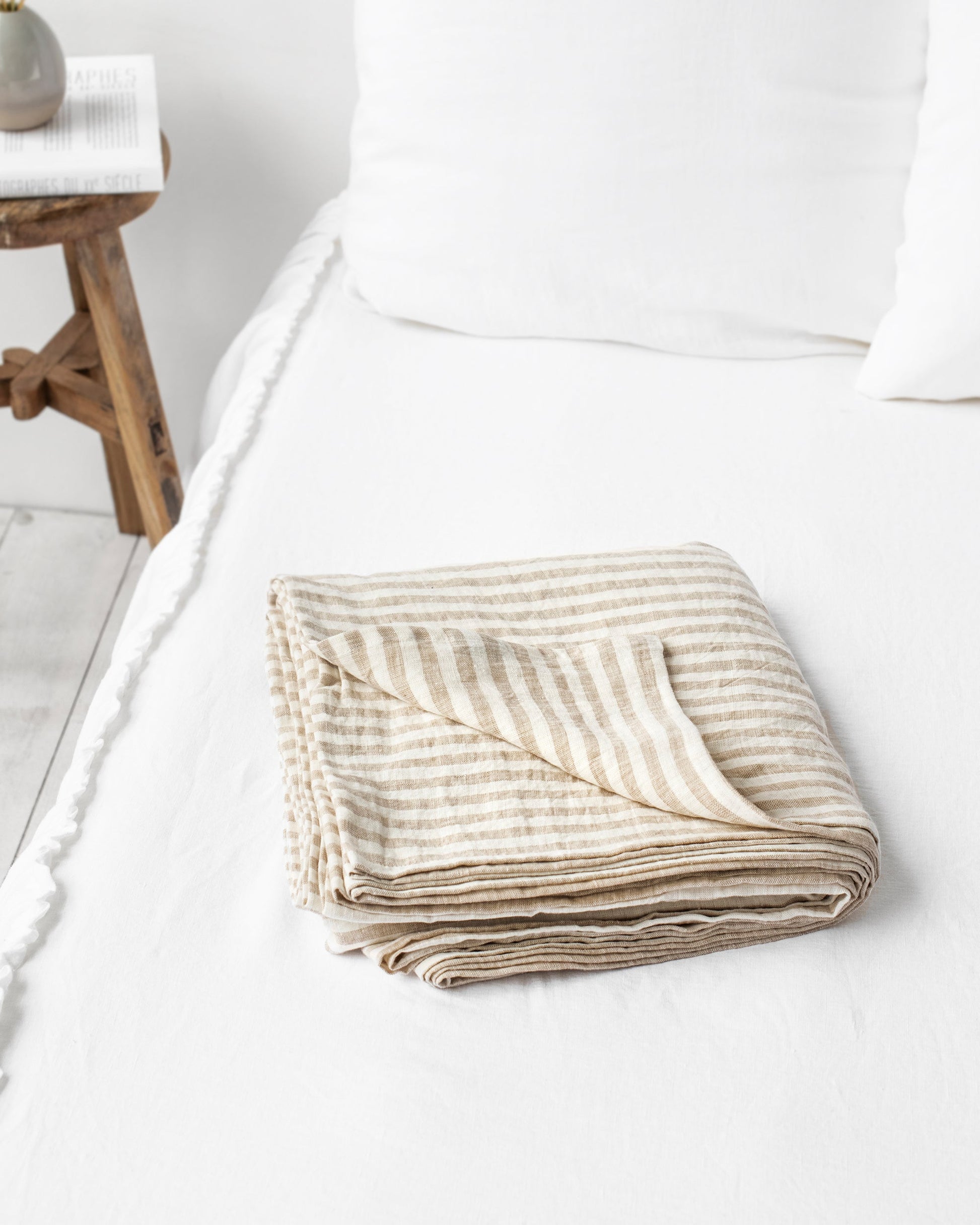 https://cdn.shopify.com/s/files/1/0640/8454/1699/products/natural-striped-linen-flat-sheet-1.jpg?v=1660217833