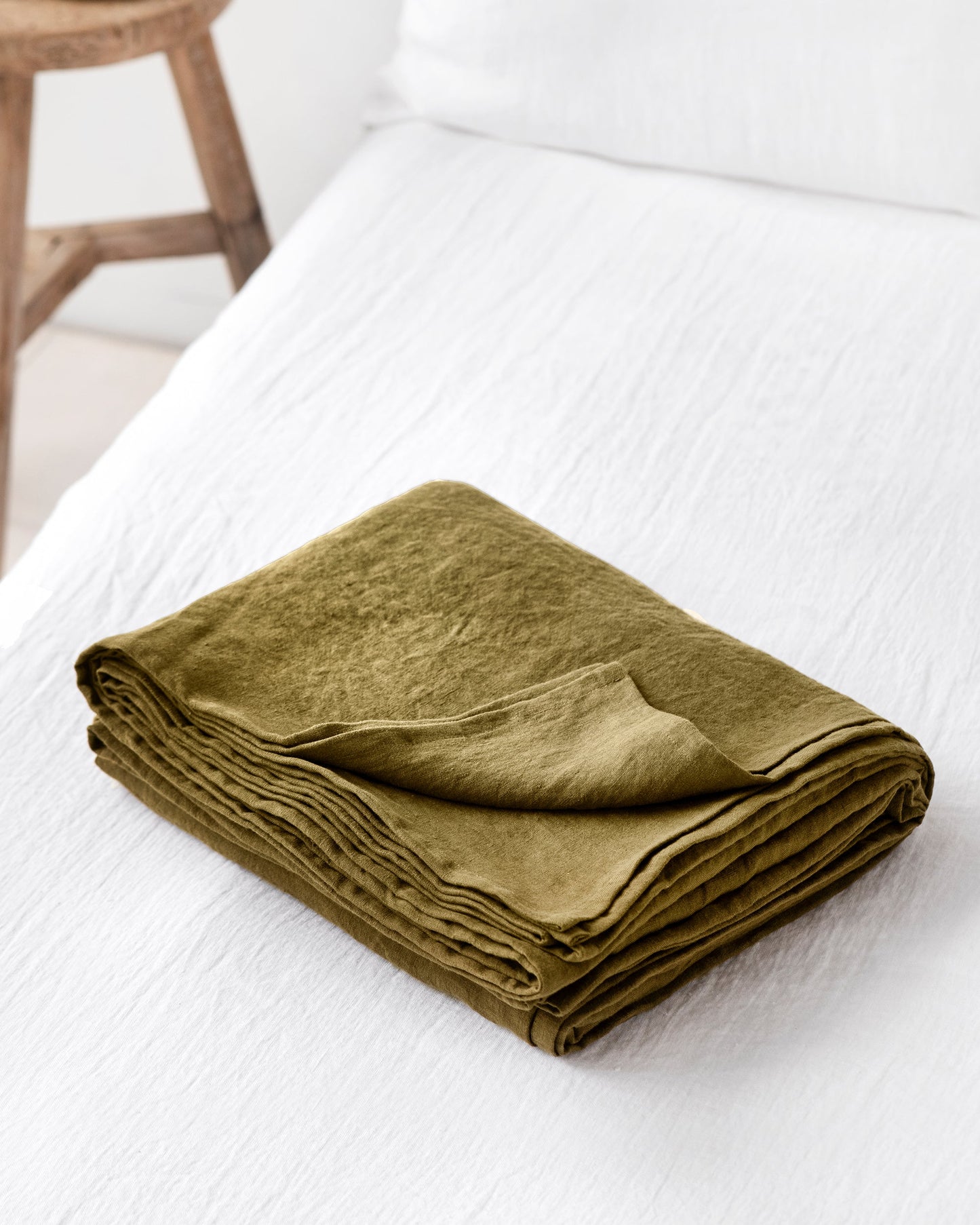 https://cdn.shopify.com/s/files/1/0640/8454/1699/products/olive-green-linen-flat-sheet-1.jpg?v=1660217890