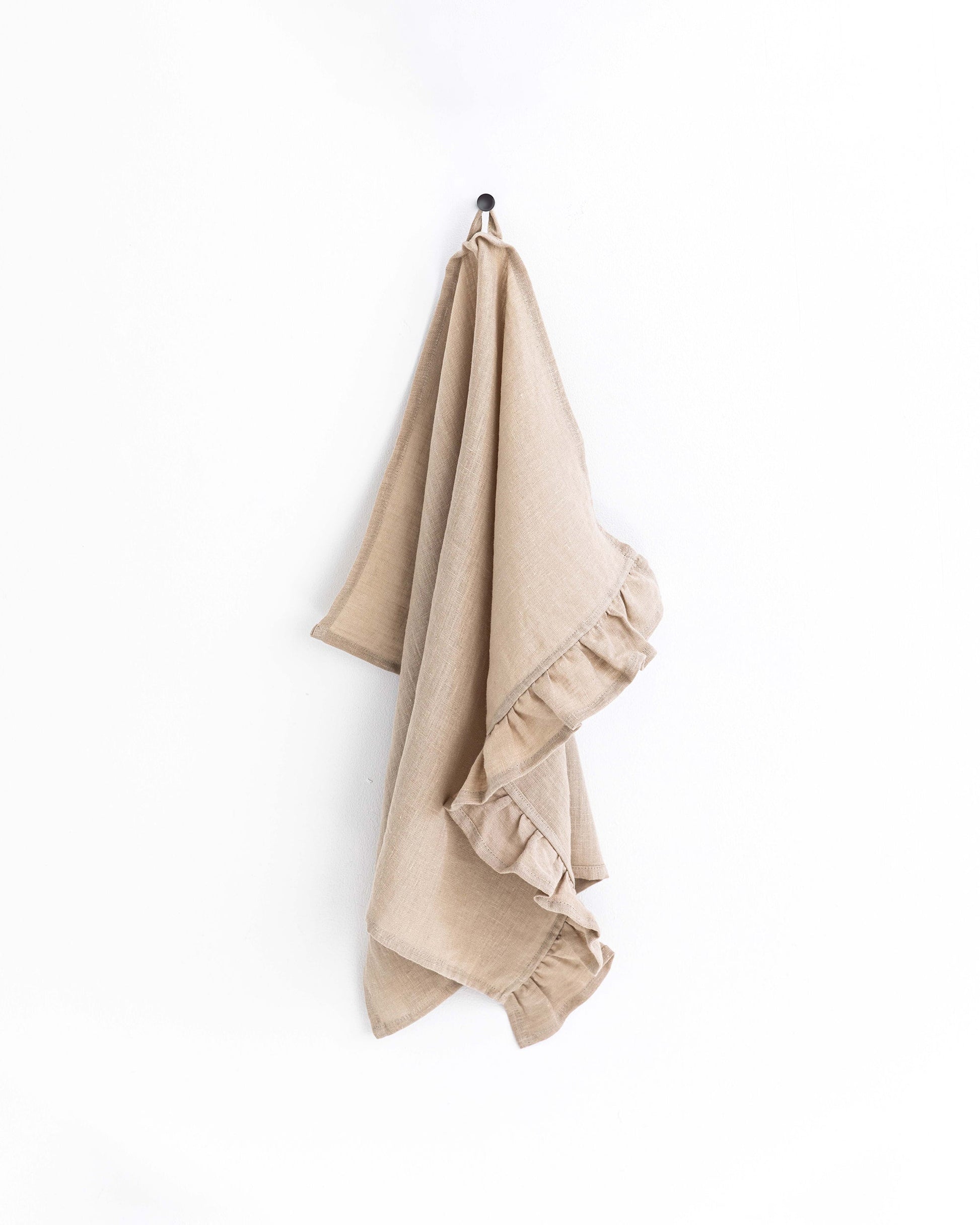https://cdn.shopify.com/s/files/1/0640/8454/1699/products/ruffle-trim-linen-tea-towel-14.jpg?v=1674653503