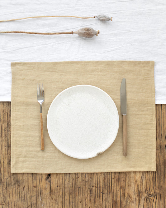 https://cdn.shopify.com/s/files/1/0640/8454/1699/products/sandy-beige-linen-placemat-1.jpg?v=1754487415