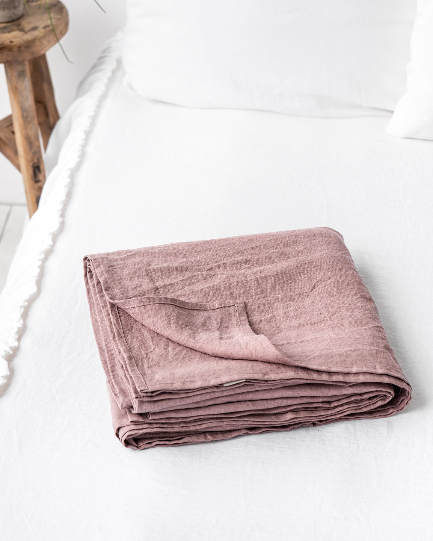 https://cdn.shopify.com/s/files/1/0640/8454/1699/products/woodrose-linen-flat-sheet-1.jpg?v=1660218870
