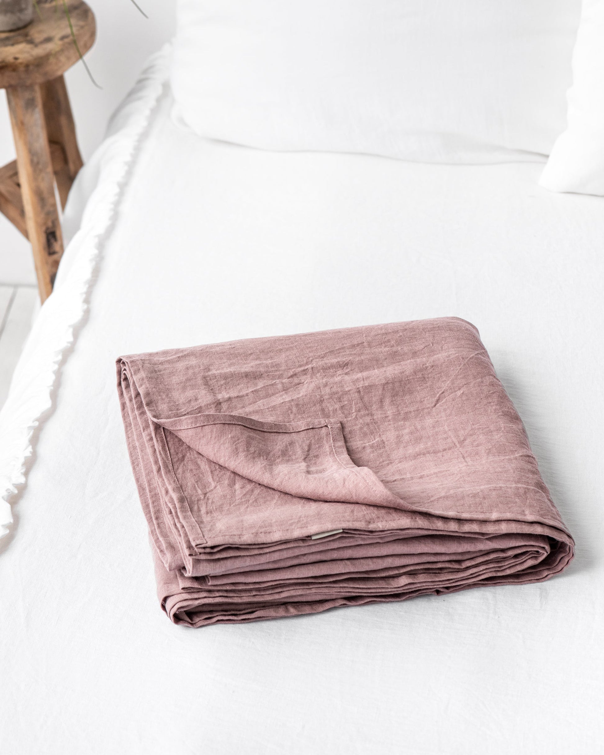 https://cdn.shopify.com/s/files/1/0640/8454/1699/products/woodrose-linen-flat-sheet-1.jpg?v=1660218870