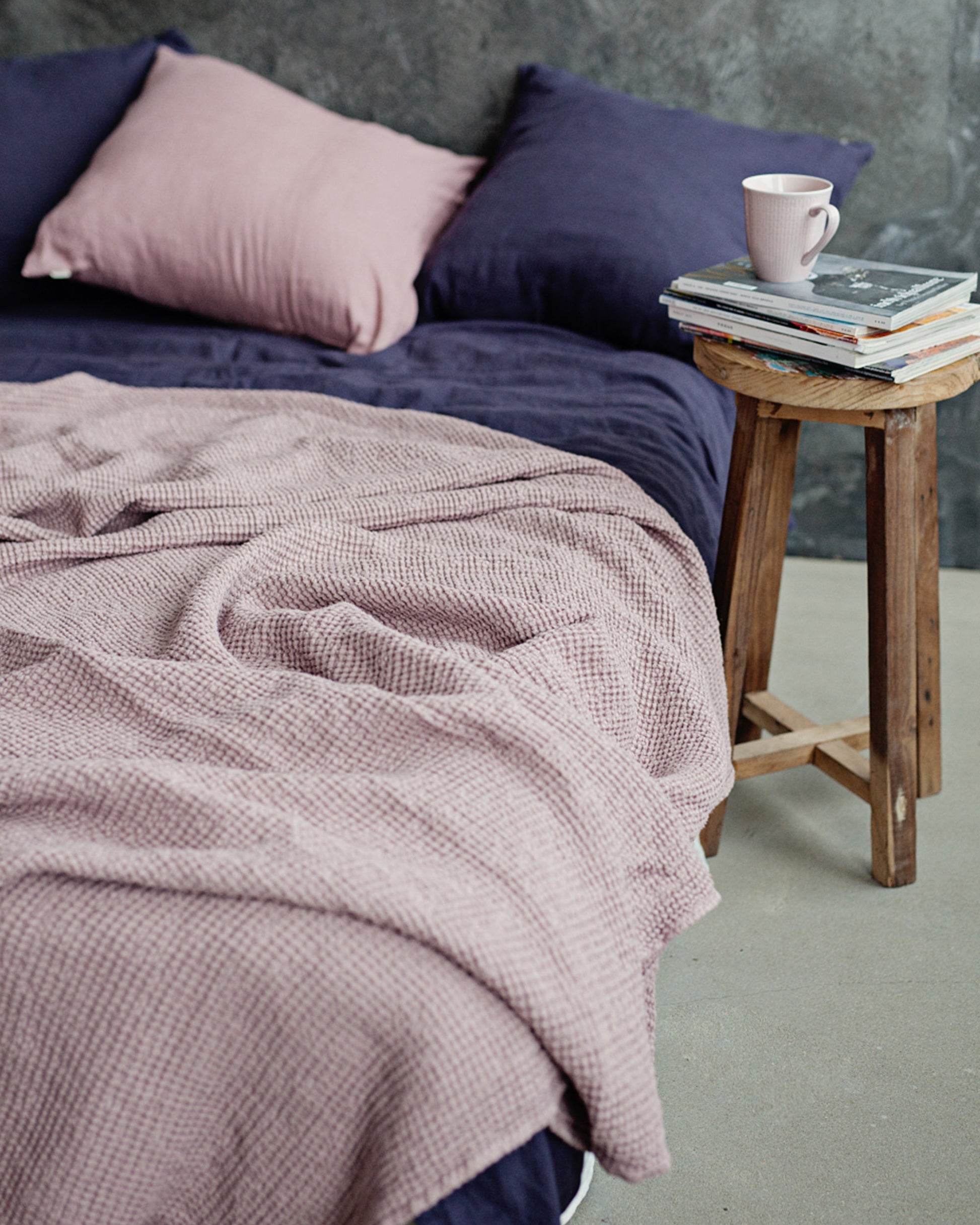 https://cdn.shopify.com/s/files/1/0640/8454/1699/files/woodrose-linen-waffle-blanket-6.jpg?v=1699441390